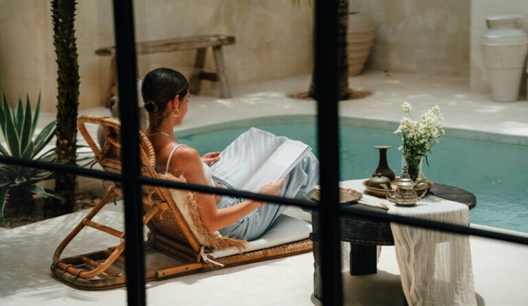 Best Wellness Retreats for Singles: A 2026 Expert Guide to Solo Healing