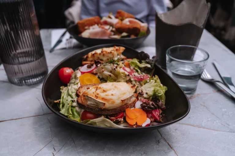 How to Manage Dietary Needs at Retreats: A 2026 Strategic Guide